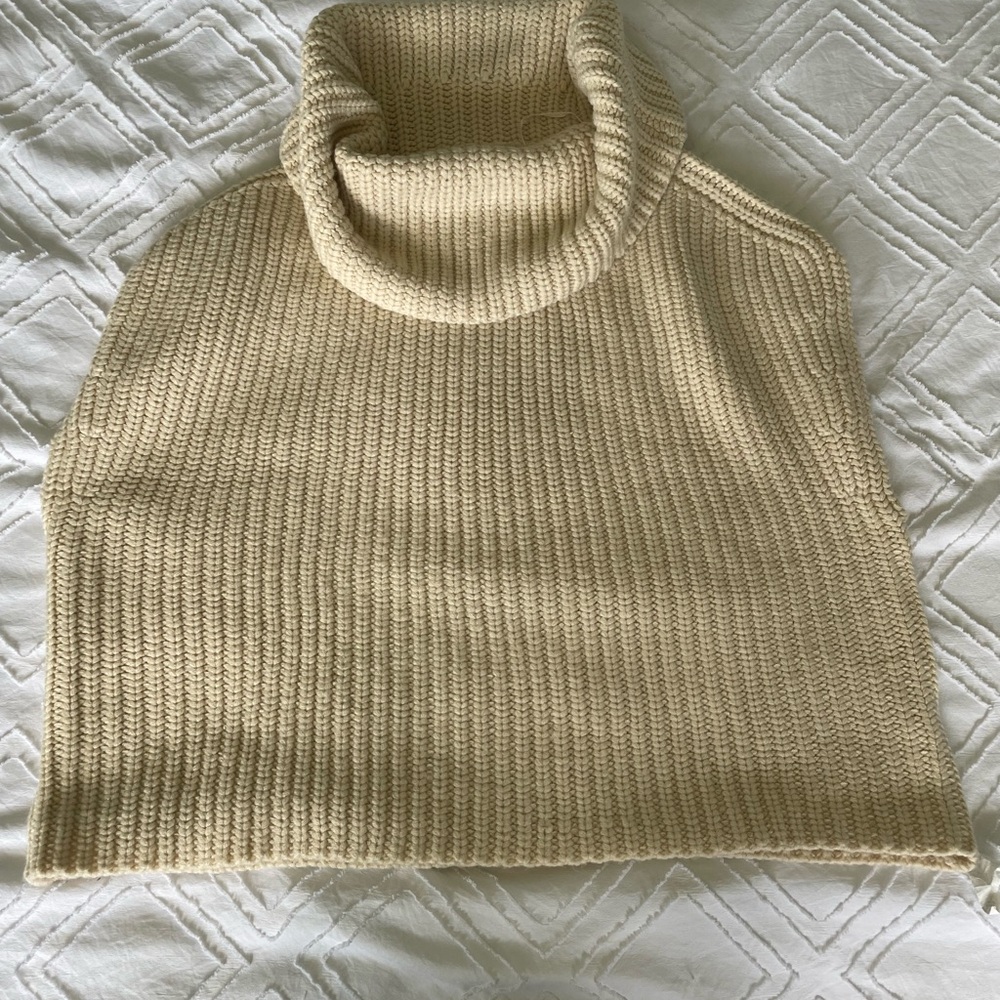 Suzy Shier Scoop Neck Sleeveless Knit